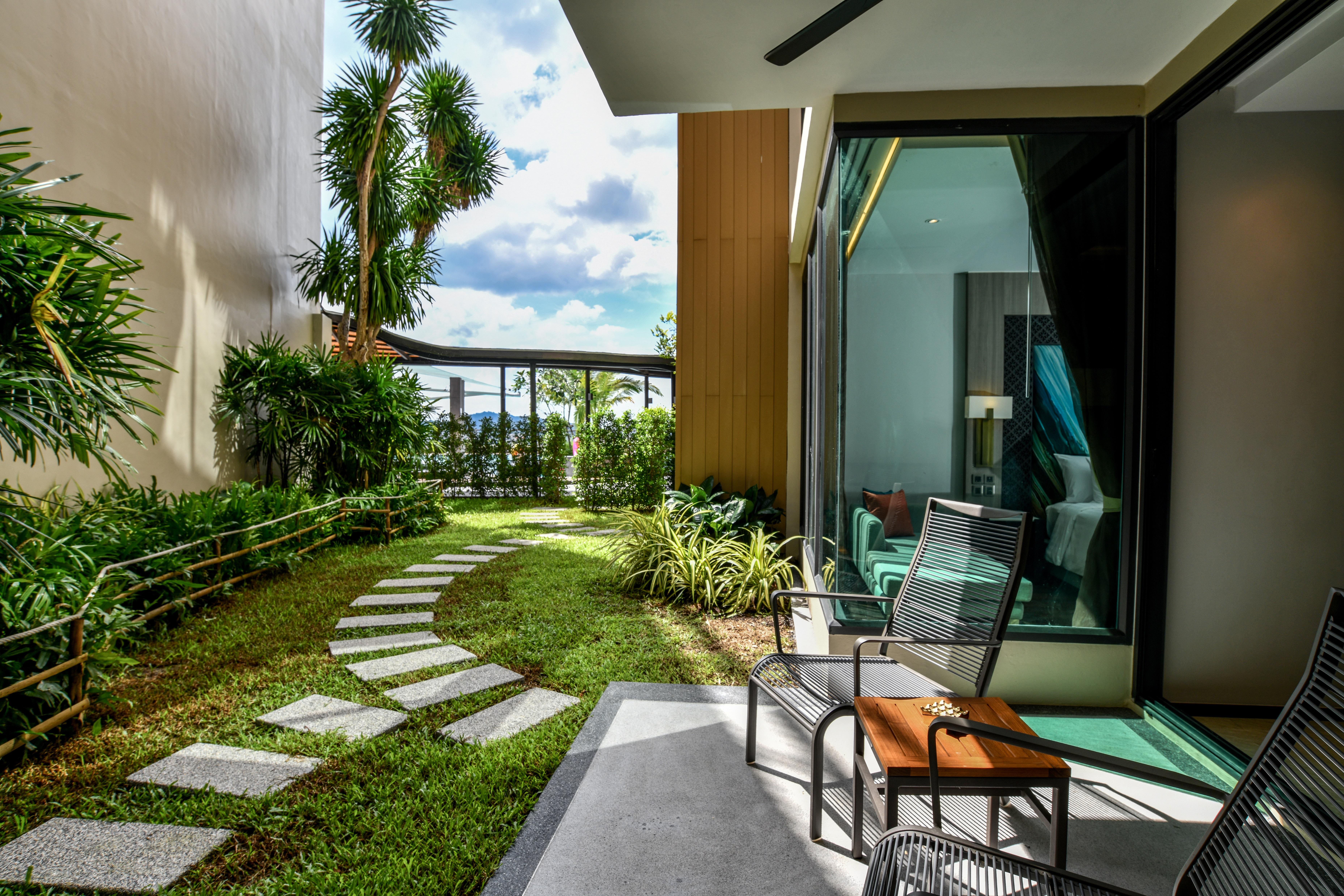 Skyview Resort Phuket Patong Beach Εξωτερικό φωτογραφία The private garden of a suite at the hotel