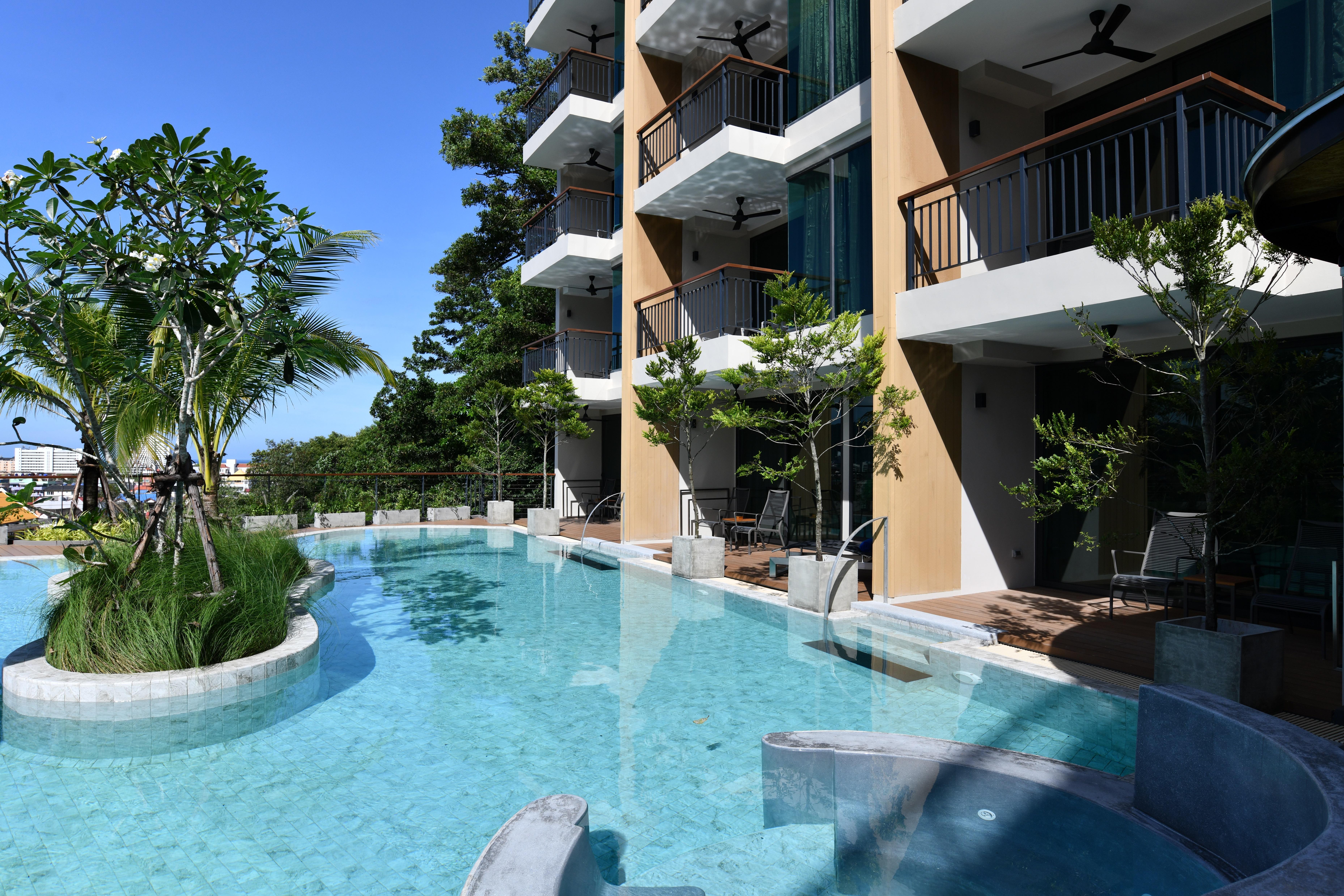 Skyview Resort Phuket Patong Beach Εξωτερικό φωτογραφία The swimming pool at the hotel
