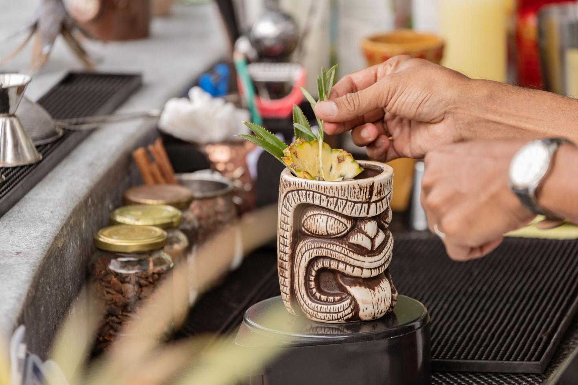 Skyview Resort Phuket Patong Beach Εξωτερικό φωτογραφία A tiki drink being garnished