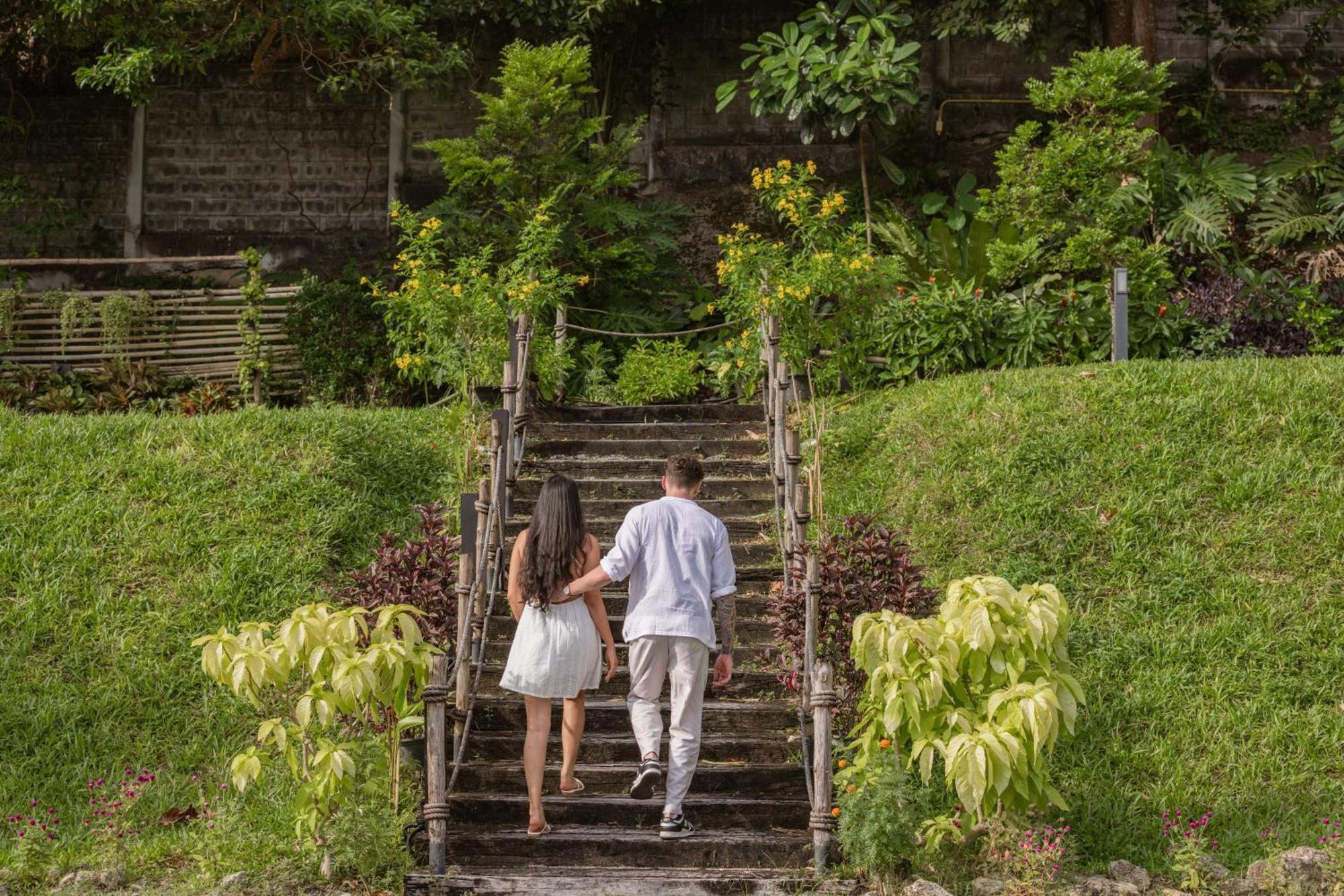 Skyview Resort Phuket Patong Beach Εξωτερικό φωτογραφία Stairs at the entrance of the botanical garden