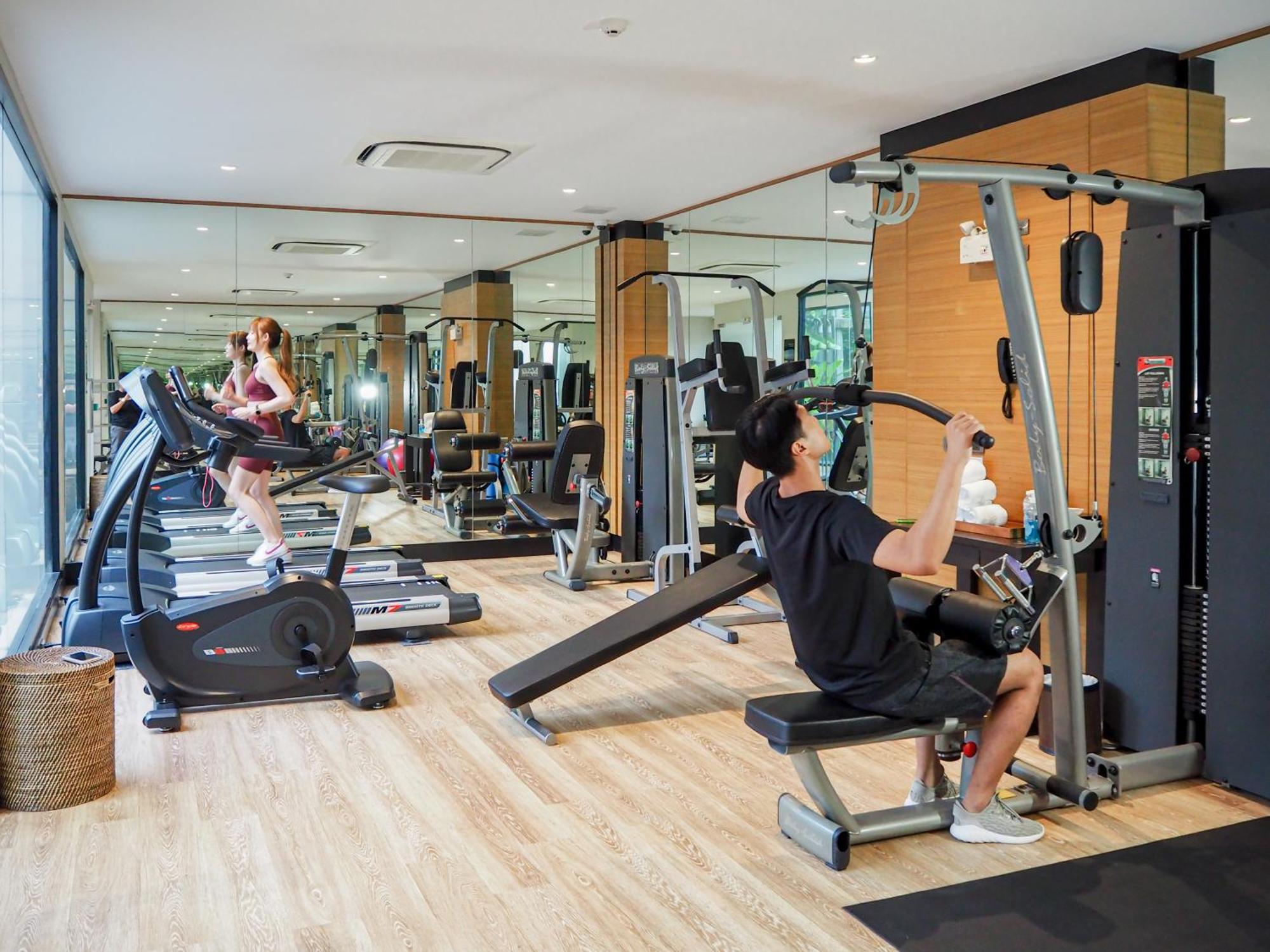 Skyview Resort Phuket Patong Beach Εξωτερικό φωτογραφία The gym at the hotel