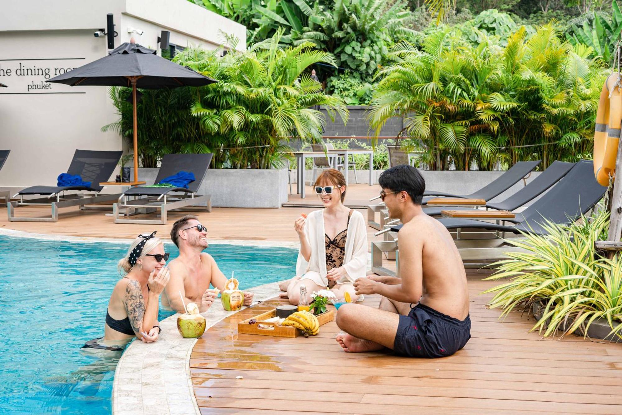 Skyview Resort Phuket Patong Beach Εξωτερικό φωτογραφία Pool at The Royal